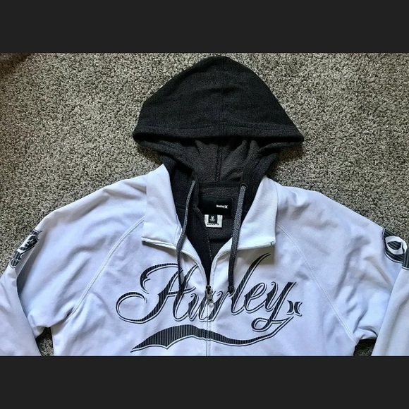 Like New Hurley Jacket an hoodie from the buckle - Picture 2 of 7